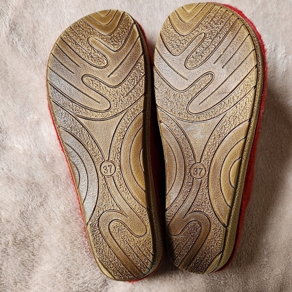 Red Wool Mules - Picture 5 of 6